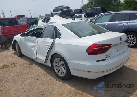 2018 Volkswagen Passat 2.0T Se z USA, uszkodzony, nr VIN 1VWBA7A31JC039300